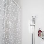 idee per tende in tessuto per il bagno