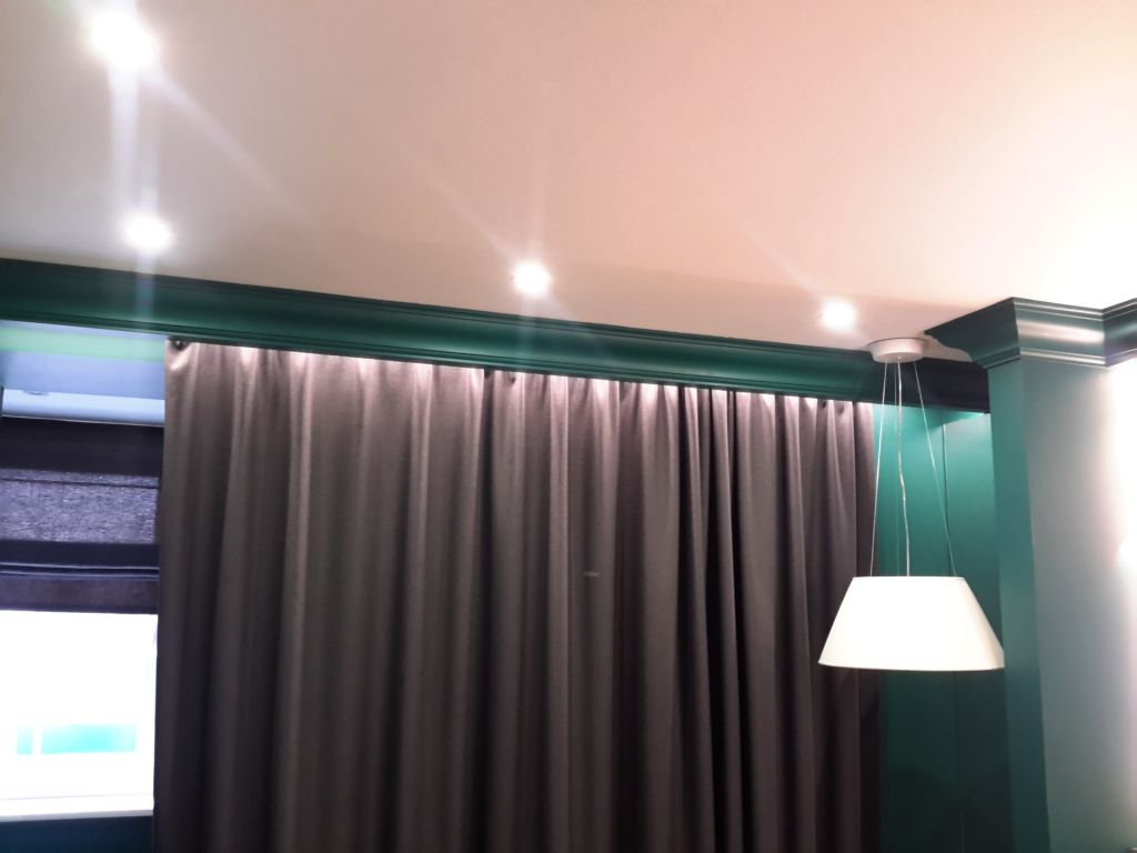 idee per tende su cornici nascoste