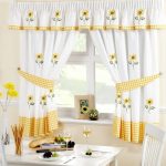 tende da cucina con fiori