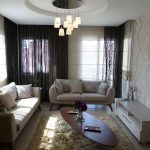soffitto teso e tende design d'interni