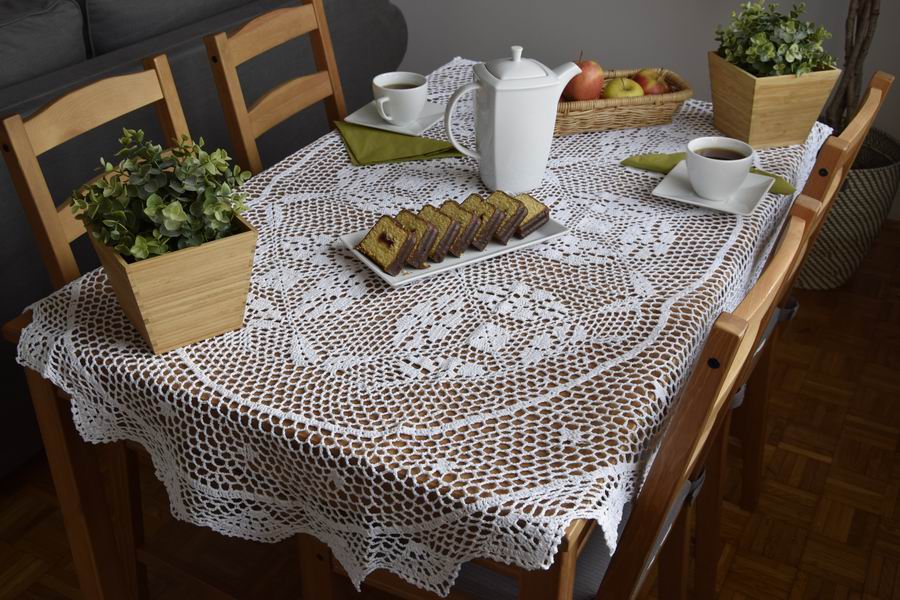 foto di decorazioni per tovaglie all'uncinetto