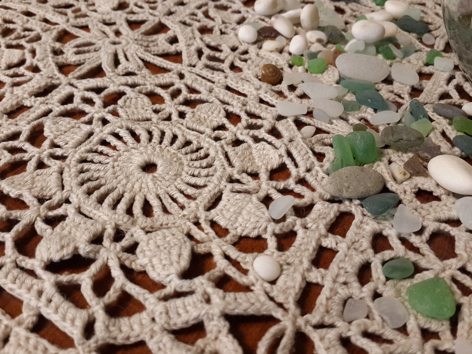 decorazione fotografica con tovaglia all'uncinetto