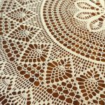 decorazione fotografica con tovaglia all'uncinetto