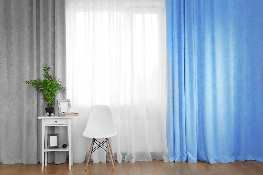 tulle lungo fino al pavimento