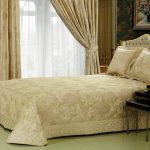 scegli un set di tende e copriletti per le idee di design della camera da letto