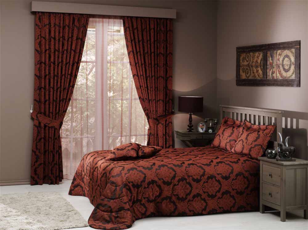 set di tende e copriletti per la progettazione della camera da letto foto