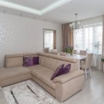 foto dell'interno del soffitto teso e delle tende