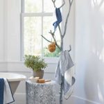 Decorazione fotografica fai da te con gruccia in legno