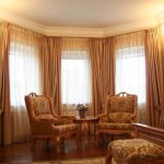 Come appendere correttamente tulle e tende e creare idee di design bellissime