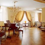 Come appendere correttamente tulle e tende e creare idee di design bellissime