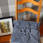idee per decorare sedie e sgabelli con coprisedie lavorati a maglia