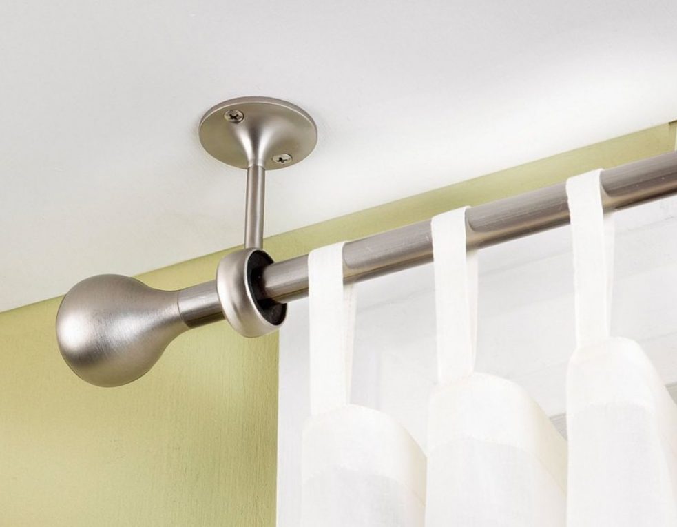 cornice del soffitto con asta