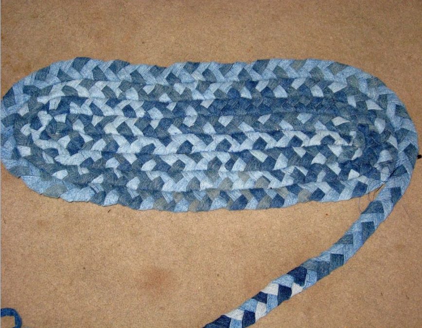 tappeto realizzato con vecchi jeans, foto di design