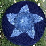 Tappeto fai da te con stelle ricavate da vecchi jeans