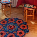 idee di design per coprisedie e sgabelli lavorati a maglia