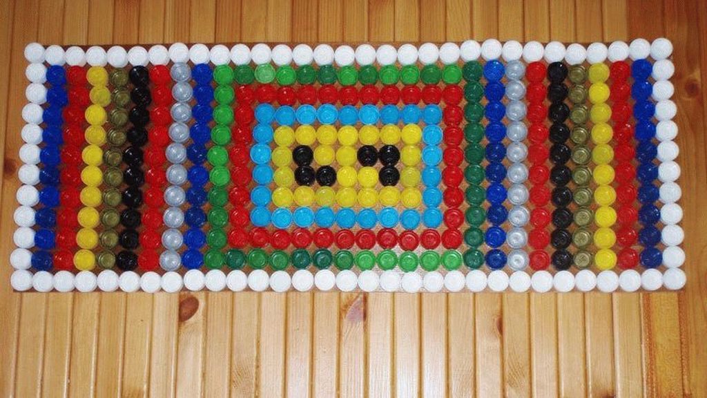 tappetino da massaggio realizzato con tappi di bottiglia