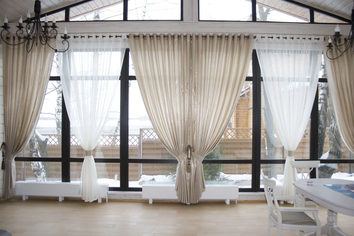 idee per decorazioni con cornici in metallo