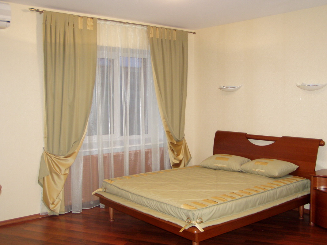 bastoni per tende da parete per camera da letto
