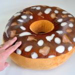 idee per decorazioni a forma di ciambella con cuscino