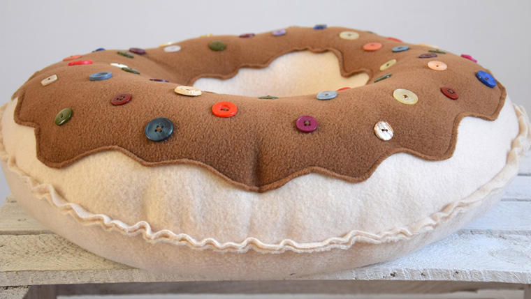 foto di opzioni fai da te per realizzare cuscini a ciambella