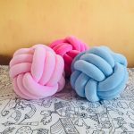 nodo a cuscino di diversi colori