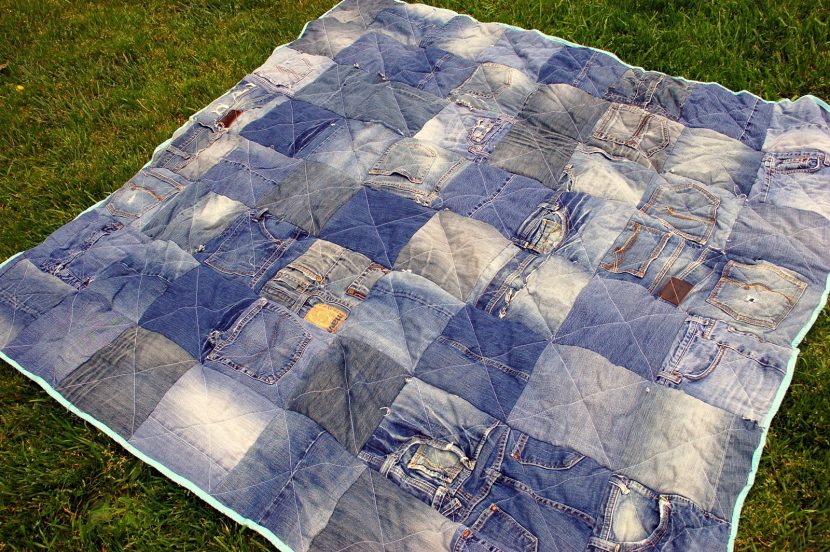 coperta realizzata con vecchi jeans
