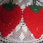 design fotografico di una presina a forma di fragola