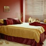 idee per l'arredamento della camera da letto con tappeti classici da comodino