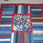 esempio di tappeto realizzato con vecchi jeans con le tue mani