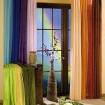 idee per decorazioni con tende arcobaleno