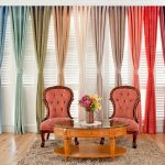 idee per interni con tende arcobaleno