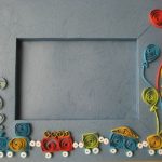 cornice per foto realizzata con materiali di scarto per decorazioni