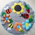 Tappetino di sviluppo per bambini con le proprie mani, idee e opzioni
