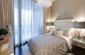 idee per interni con tende beige