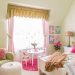 idee di design per tende per la cameretta di una ragazza