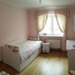 idee di design per tende per la cameretta di una ragazza