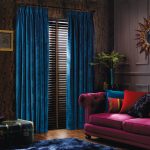 idee per interni con tende blu