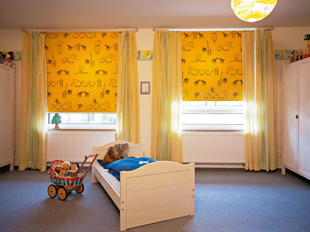 foto dell'interno delle tende gialle