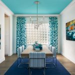 decorazioni con tende blu