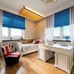 idee per interni con tende blu