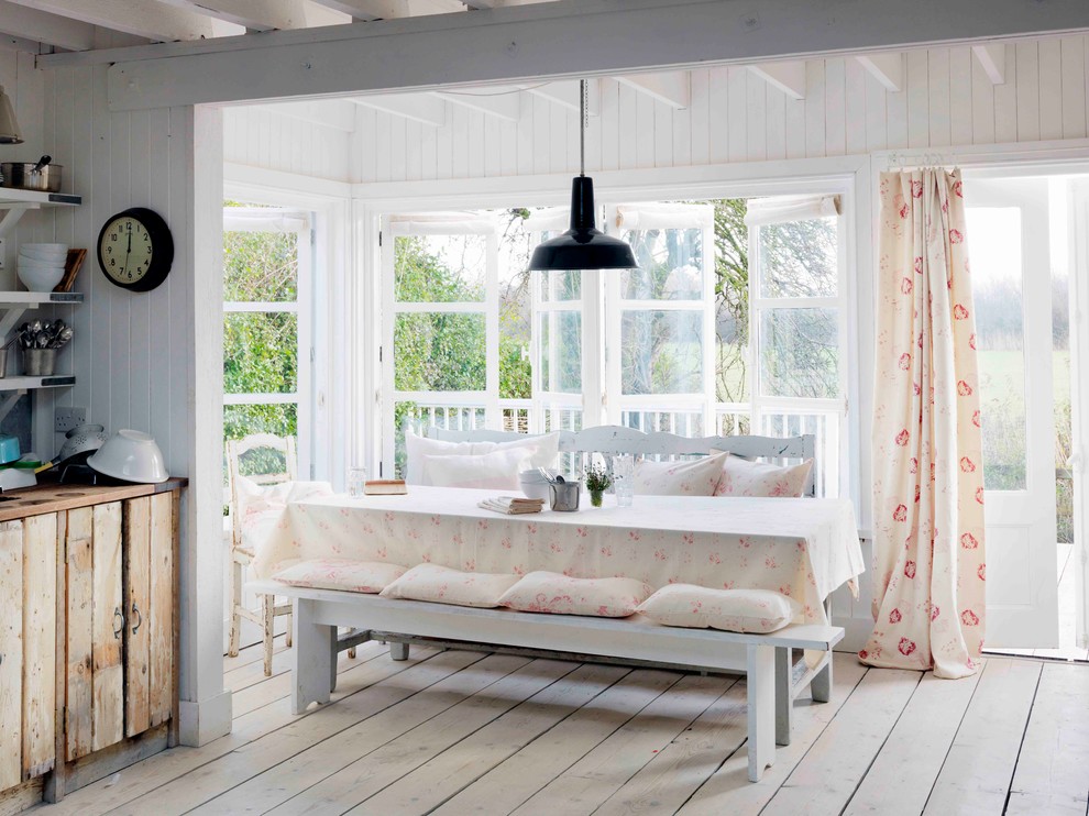 foto di decorazioni da tavolo con tovaglia
