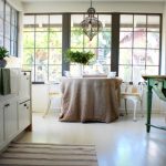 foto di decorazione da tavolo con tovaglia