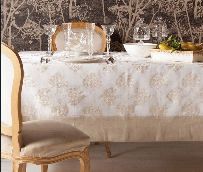 idee per la recensione del tavolo con tovaglia