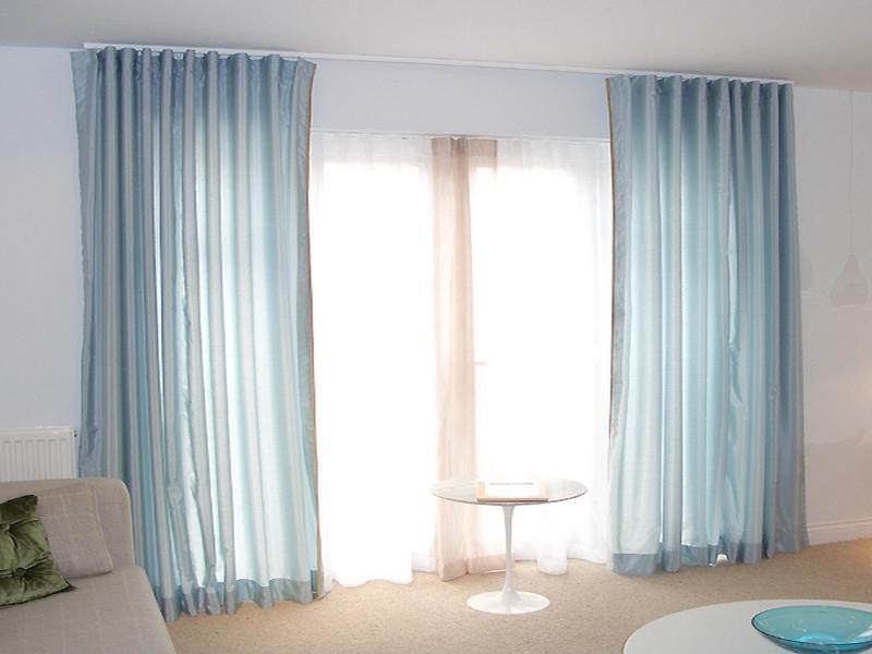 tulle sulla cornice del soffitto