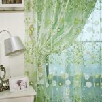 Come appendere correttamente e splendidamente le tende in tulle e quelle verdi