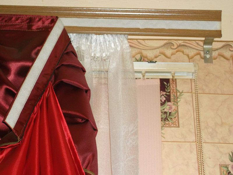 fissare il lambrequin alla cornice