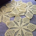 foto di tovaglioli inamidati lavorati a maglia