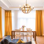 idee per decorazioni con tende gialle