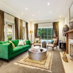 idee per decorazioni con tende dorate