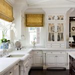 idee per decorazioni con tende dorate